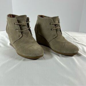TOMS Women’s Suede LaceUp Wedge Ankle Bootie Comfortable, Size 8
